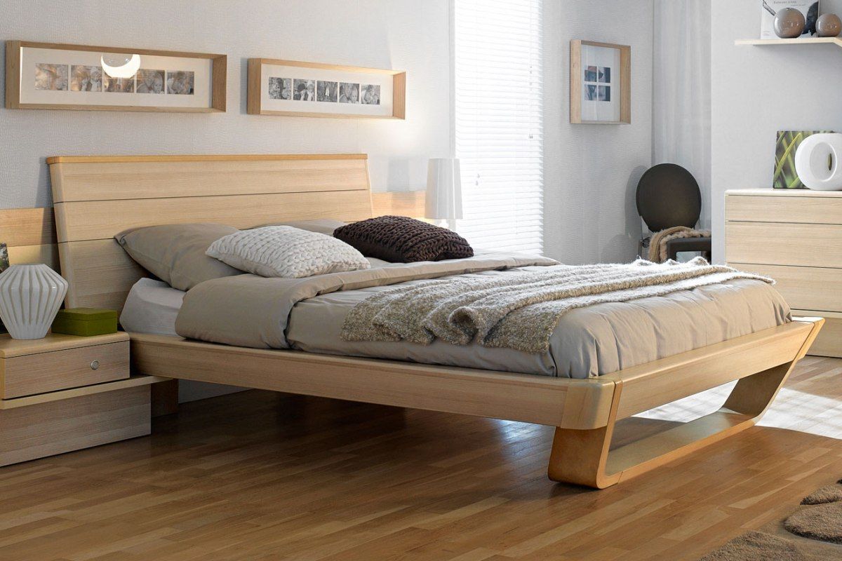 деревянная кровать в интерьере спальни